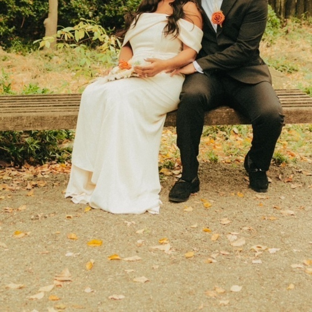 Custom simple modern wedding dress - Picture 3 of 5